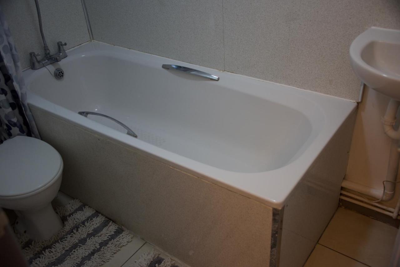 Budget Canterbury Apartment Екстериор снимка